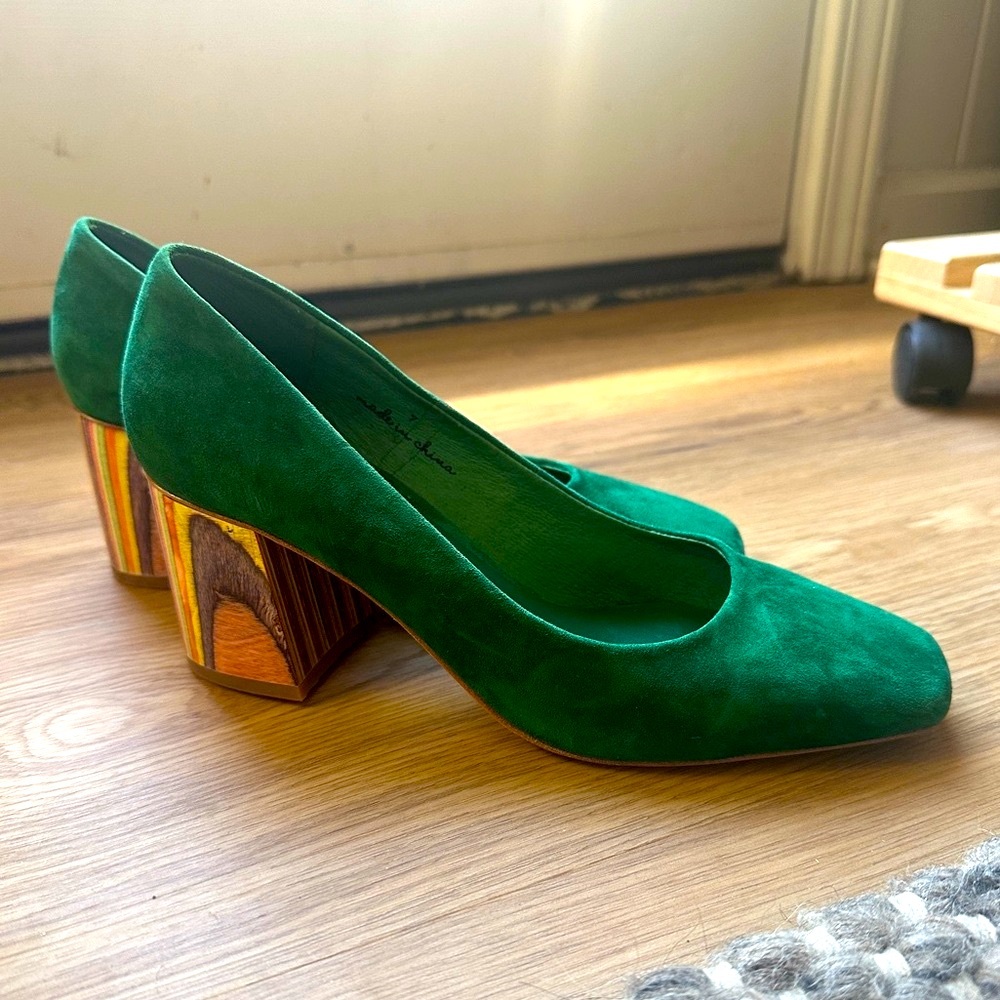 Charlotte Stone Emerald green suede rainbow wood heel size 7